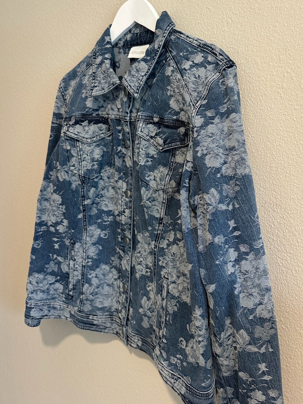 ☀️ CHICO’S Floral Jacquard Print Denim Jacket